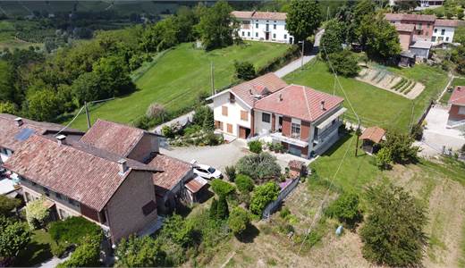 Bifamigliare indipendente ad Agliano Terme 